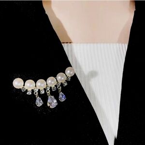 Pearl Brooch w/ Dangle Crystals